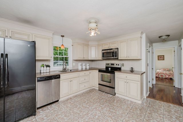88 Sandalwood Dr, Attleboro, MA 02703