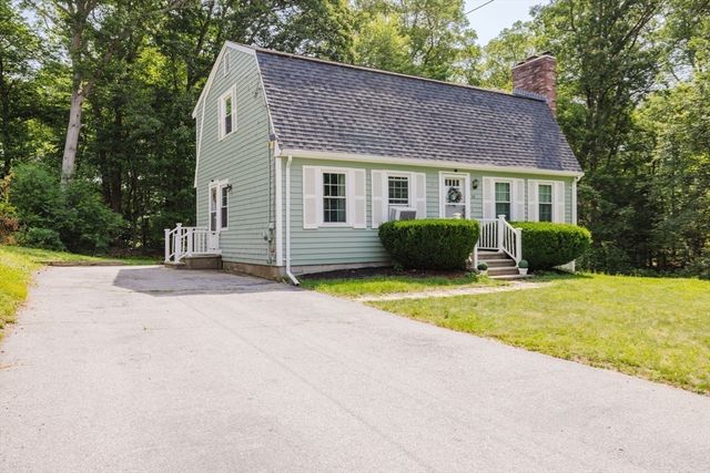 88 Sandalwood Dr, Attleboro, MA 02703