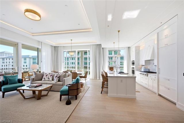 902 Gulf Shore BLVD N E502, Naples, FL 34102