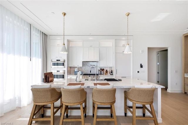 902 Gulf Shore BLVD N E502, Naples, FL 34102