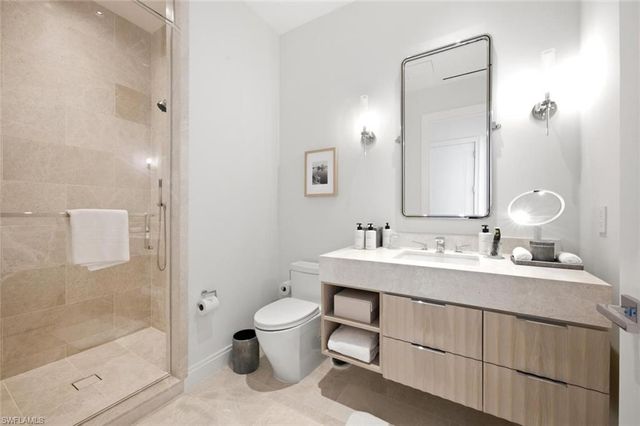 902 Gulf Shore BLVD N E502, Naples, FL 34102