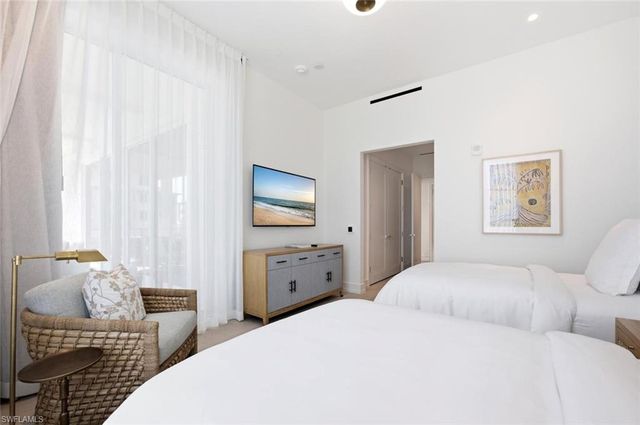 902 Gulf Shore BLVD N E502, Naples, FL 34102