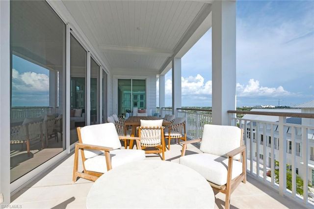 902 Gulf Shore BLVD N E502, Naples, FL 34102