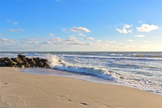 902 Gulf Shore BLVD N E502, Naples, FL 34102