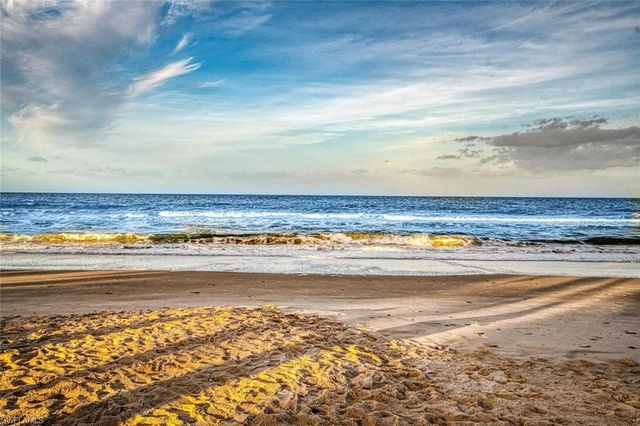 902 Gulf Shore BLVD N E502, Naples, FL 34102