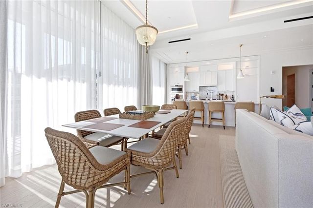 902 Gulf Shore BLVD N E502, Naples, FL 34102