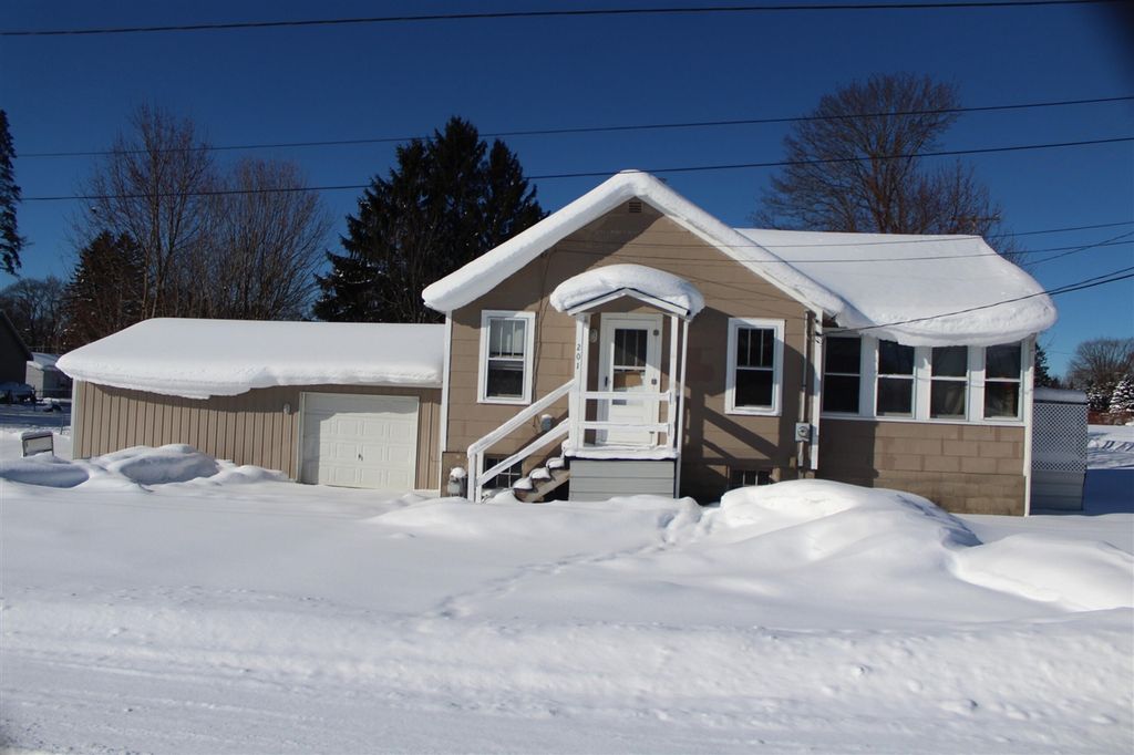 201 W 1st Street, Scottville, MI 49454