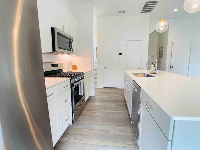 2528 N Fitzhugh Avenue 202, Dallas, TX 75204