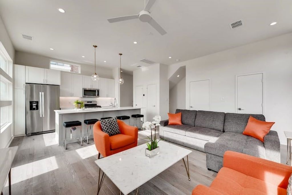 2528 N Fitzhugh Avenue 202, Dallas, TX 75204