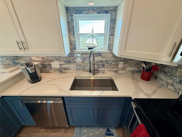 16719 Tahiti Way, Jamaica Beach, TX 77554