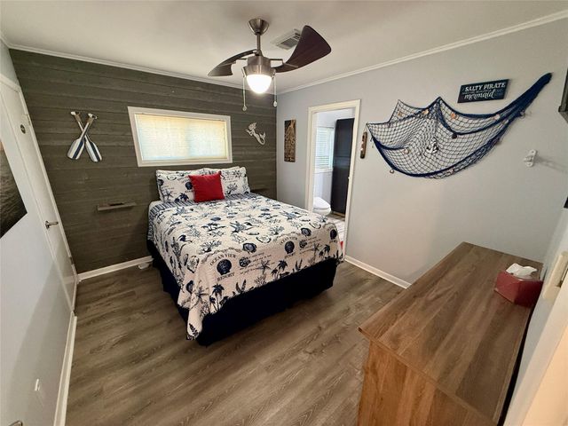 16719 Tahiti Way, Jamaica Beach, TX 77554