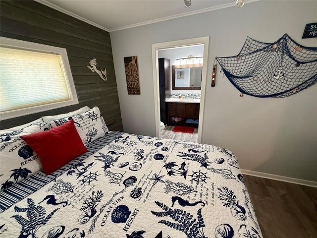 16719 Tahiti Way, Jamaica Beach, TX 77554