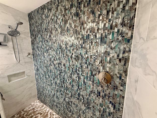 16719 Tahiti Way, Jamaica Beach, TX 77554