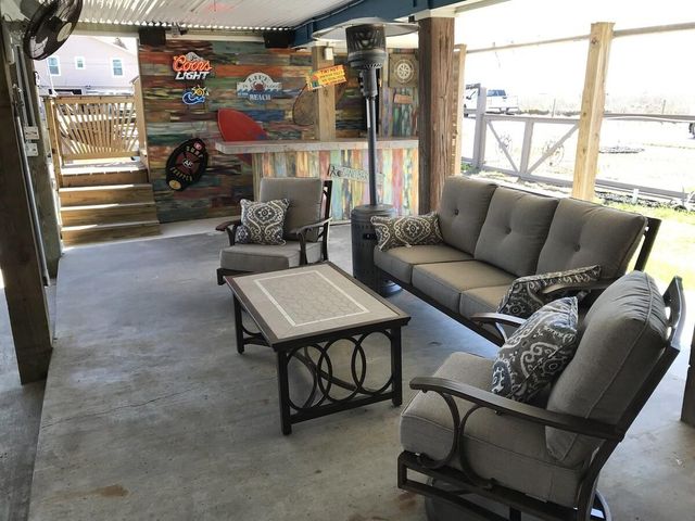 16719 Tahiti Way, Jamaica Beach, TX 77554