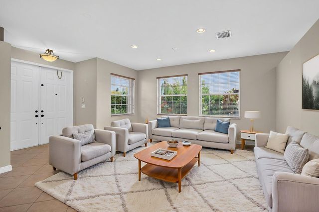 9081 Dupont Place, Wellington, FL 33414