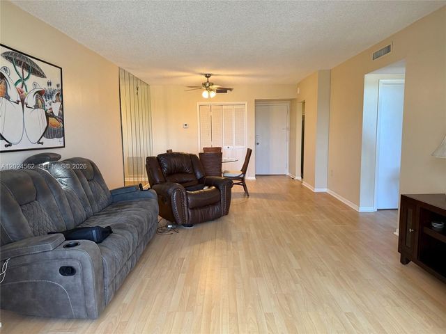 4001 Hillcrest Dr 609, Hollywood, FL 33021