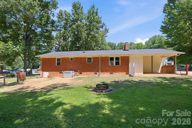 225 Middleton Avenue, Matthews, NC 28104
