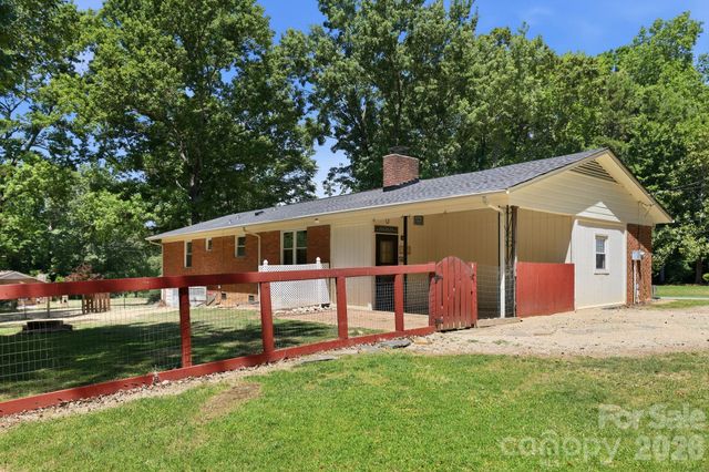 225 Middleton Avenue, Matthews, NC 28104