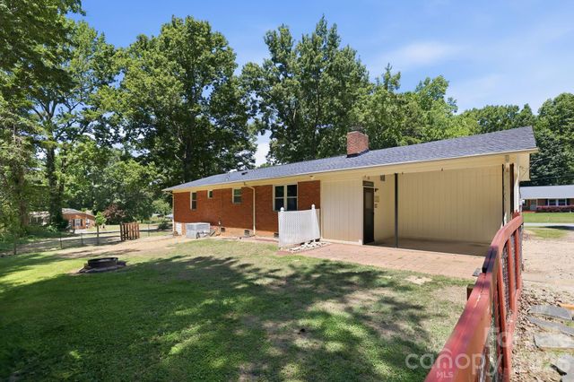 225 Middleton Avenue, Matthews, NC 28104