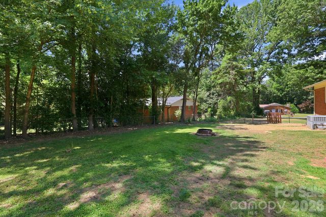 225 Middleton Avenue, Matthews, NC 28104