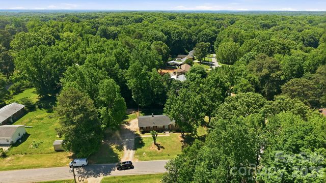 225 Middleton Avenue, Matthews, NC 28104