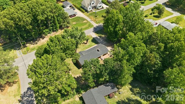 225 Middleton Avenue, Matthews, NC 28104