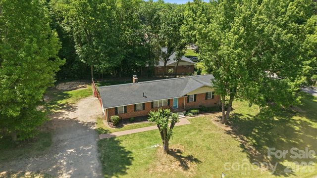 225 Middleton Avenue, Matthews, NC 28104