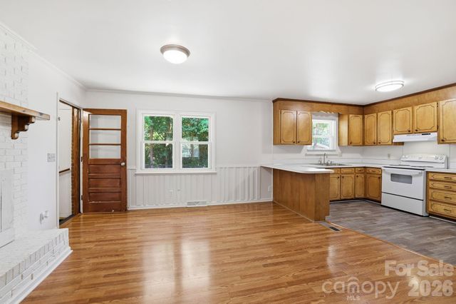 225 Middleton Avenue, Matthews, NC 28104
