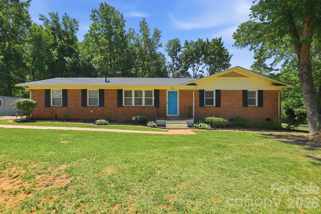 225 Middleton Avenue, Matthews, NC 28104