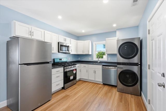26 Bay Street 2, Hull, MA 02045