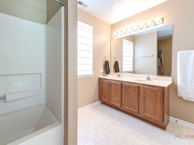6797 ROANOAKE Court, Gurnee, IL 60031