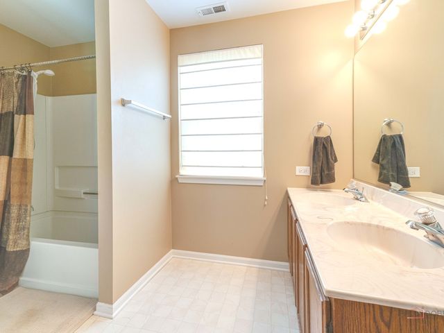 6797 ROANOAKE Court, Gurnee, IL 60031