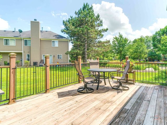 6797 ROANOAKE Court, Gurnee, IL 60031