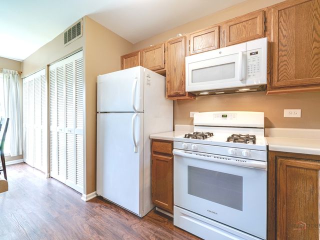 6797 ROANOAKE Court, Gurnee, IL 60031