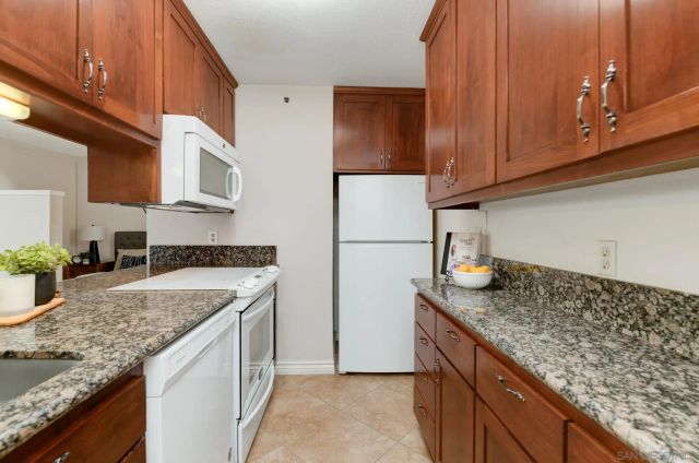 7508 Parkway Dr 102, La Mesa, CA 91942