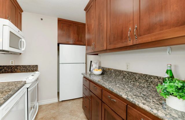 7508 Parkway Dr 102, La Mesa, CA 91942