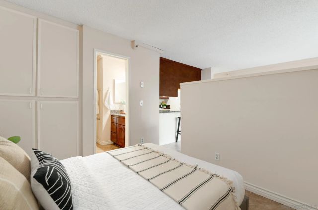 7508 Parkway Dr 102, La Mesa, CA 91942