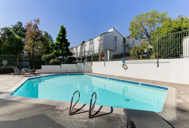 7508 Parkway Dr 102, La Mesa, CA 91942