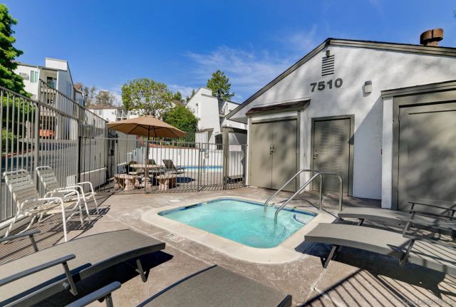 7508 Parkway Dr 102, La Mesa, CA 91942