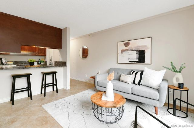 7508 Parkway Dr 102, La Mesa, CA 91942