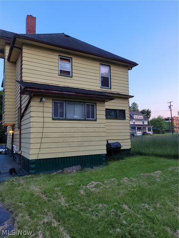 52 E Earle Avenue, Youngstown, OH 44507