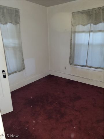 52 E Earle Avenue, Youngstown, OH 44507