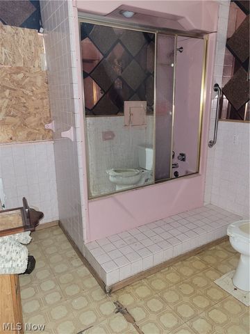 52 E Earle Avenue, Youngstown, OH 44507