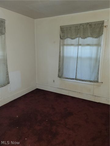 52 E Earle Avenue, Youngstown, OH 44507