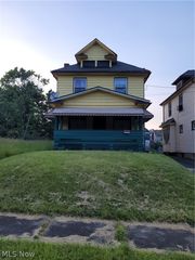 52 E Earle Avenue, Youngstown, OH 44507