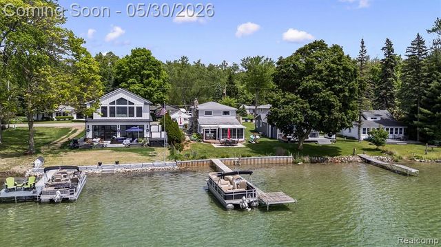 11061 Beryl Drive, White Lake, MI 48386