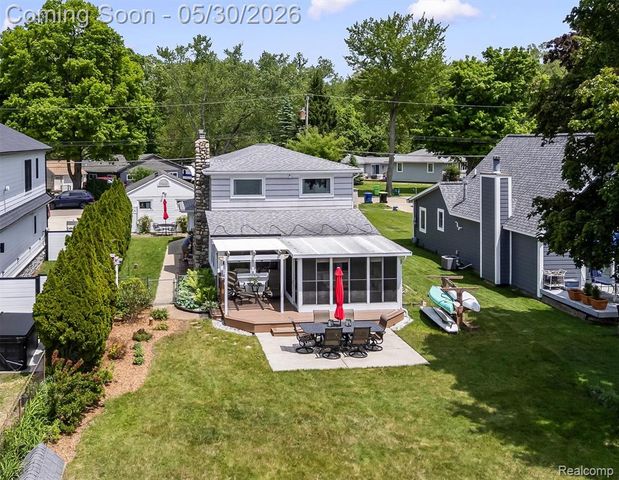 11061 Beryl Drive, White Lake, MI 48386