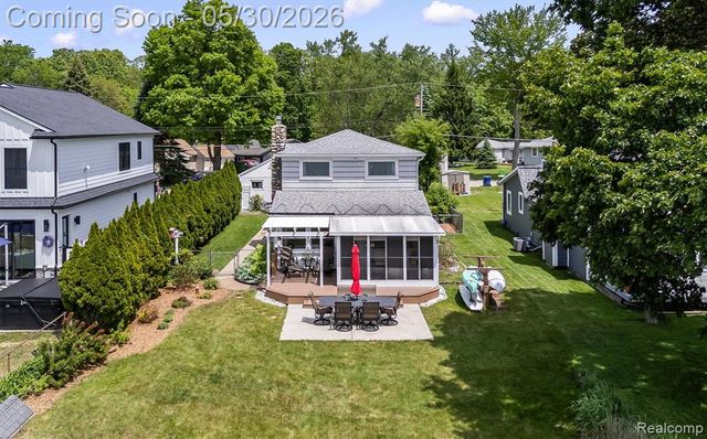 11061 Beryl Drive, White Lake, MI 48386