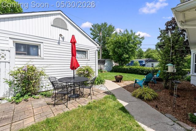 11061 Beryl Drive, White Lake, MI 48386