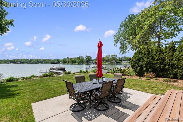 11061 Beryl Drive, White Lake, MI 48386